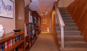 65 Huguenot Dr, East Greenwich, RI 02818