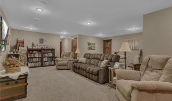 932 Waters Edge Cir, Avon, MN 56310