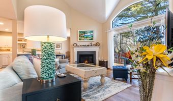 13 Hollyhock Knoll Ct 13, Bourne, MA 02532