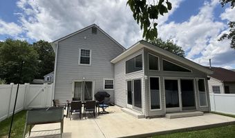 7 Woodstream Dr, Atco, NJ 08004