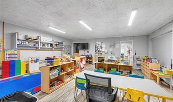5043 Allen Rd, Allen Park, MI 48101