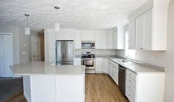 51 Newport Ave, Middletown, RI 02842