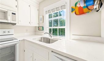 141 Narragansett Ave 2C, Newport, RI 02840