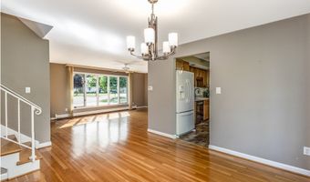 24 Glenbourne Ct, Amherst, NY 14221