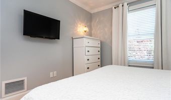 19 Eustis Ave, Newport, RI 02840