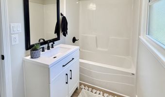 2318 E 40th St, Anderson, IN 46013