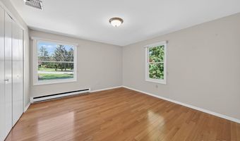2 Spice Bush Ln, Branford, CT 06405