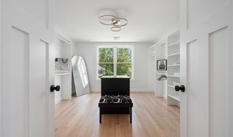 5 Braeburn Cir, Cranston, RI 02921