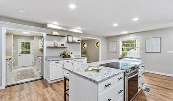 49 Sebbins Pond Dr, Bedford, NH 03110