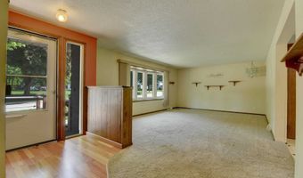 907 A Ave, Armstrong, IA 50514