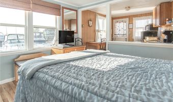 24 Bethune St, Alexandria Bay, NY 13607