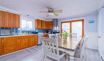 4 Village Ln, Narragansett, RI 02882