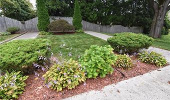 13 Cozy Ln, Cumberland, RI 02864