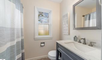 1016 Argyle Ct, Alma, MI 48801
