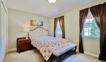 8 Pilgrim Rd, Ashland, MA 01721