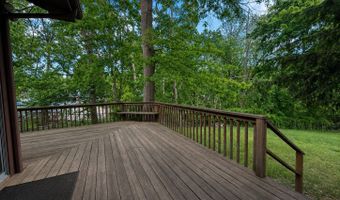 4 Taagan Point Rd, Danbury, CT 06811