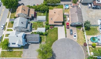 2 Violet Ct, Bergenfield, NJ 07621