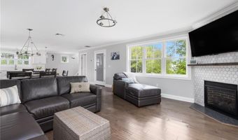 36 Wanda St, Narragansett, RI 02882