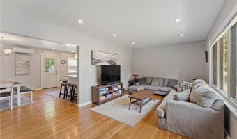 10 Philips Ave, Middletown, RI 02842