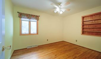50 W Oak Hill Dr, Ballwin, MO 63021