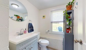 5 Crawford Dr, Bath, ME 04530