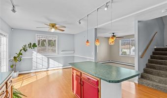 4 Cobble Hill Rd, Lincoln, RI 02865