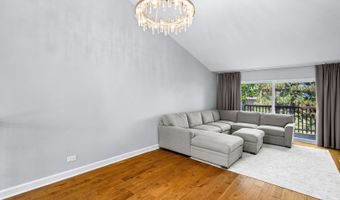 2736 S Embers Ln 2736, Arlington Heights, IL 60005