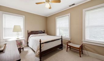 916 Audubon Pkwy, Audubon Park, KY 40213