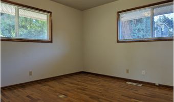 916 HARRISON St, Oregon City, OR 97045