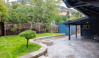207 N MAPLE St, Bingen, WA 98605