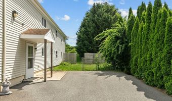 132 Maple Ave, Middletown, RI 02842