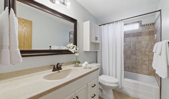 5919 Memphis St, Bel Aire, KS 67220
