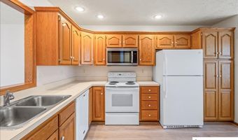 803 Clearwater Cir, Beatrice, NE 68310