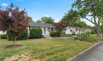 64 Deerfield Dr, Warwick, RI 02886