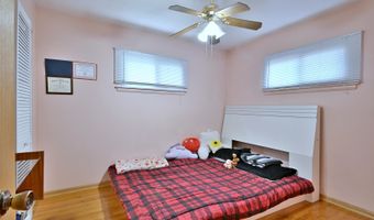 511 W BYRON Ave, Addison, IL 60101