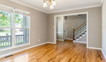204 Oakwood Farms Ct, Ballwin, MO 63021