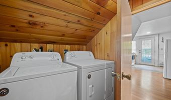 14 Lakeshore Dr, Belgrade, ME 04918