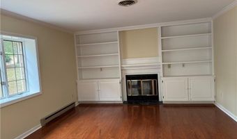 123 Pine Glen Dr, East Greenwich, RI 02818