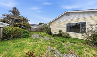 835 12TH St, Bandon, OR 97411