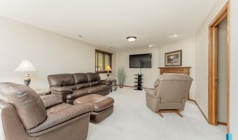 505 N Oak Ridge Rd, Brandon, SD 57005