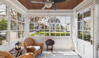 26 Narragansett Ave, Newport, RI 02840
