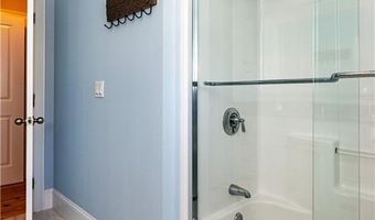 19 Eustis Ave, Newport, RI 02840