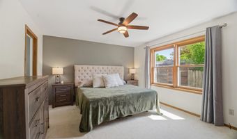 1917 E GLENDALE Ave, Appleton, WI 54911