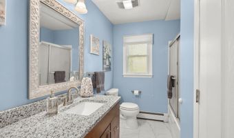 17 Valley Stream Dr, Danbury, CT 06811