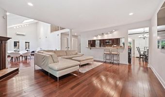 19 Sunset Rd W, Albertson, NY 11507