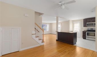 9 Chestnut Hill Rd B, Middletown, RI 02842