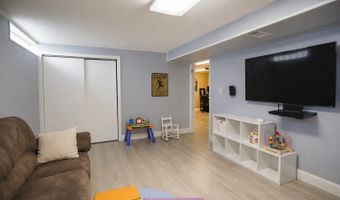 1417 S 6th St, Aberdeen, SD 57401