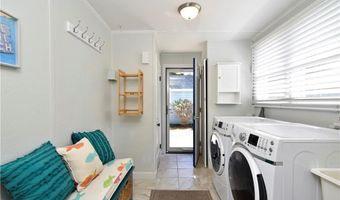 18 Lakeview Dr, Narragansett, RI 02882