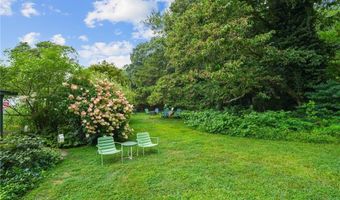 671 County Rd, Barrington, RI 02806