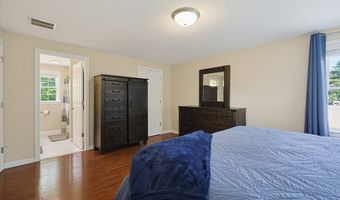 5 County St, Berkley, MA 02779